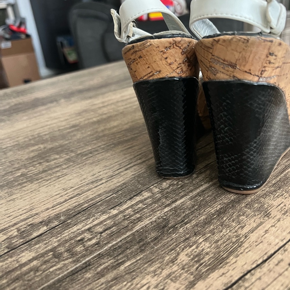 Heels - Picture 4 of 5